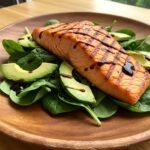 Ensalada templada de salmón a la parrilla