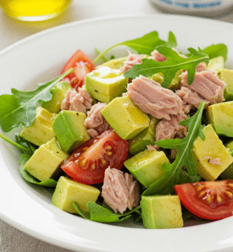 ensalada de atún con aguacate