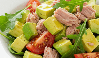 ensalada de atún con aguacate